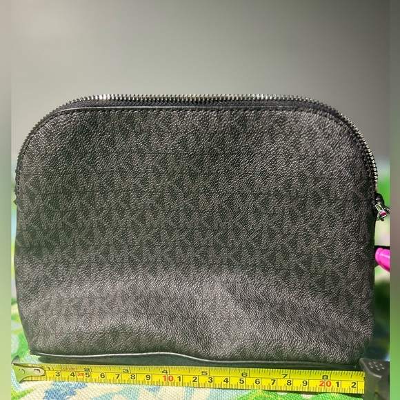 Michael Kors Jet Set Travel Medium Logo Dome Crossbody Bag - Picture 2 of 9